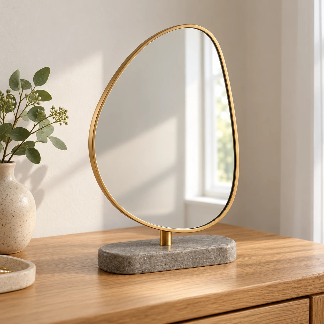 Woonaccessoires in een rustig interieur